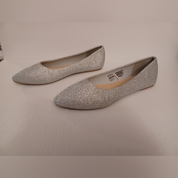 NWOT Sparkly Silver Flats - Size 10 - Picture 7 of 13
